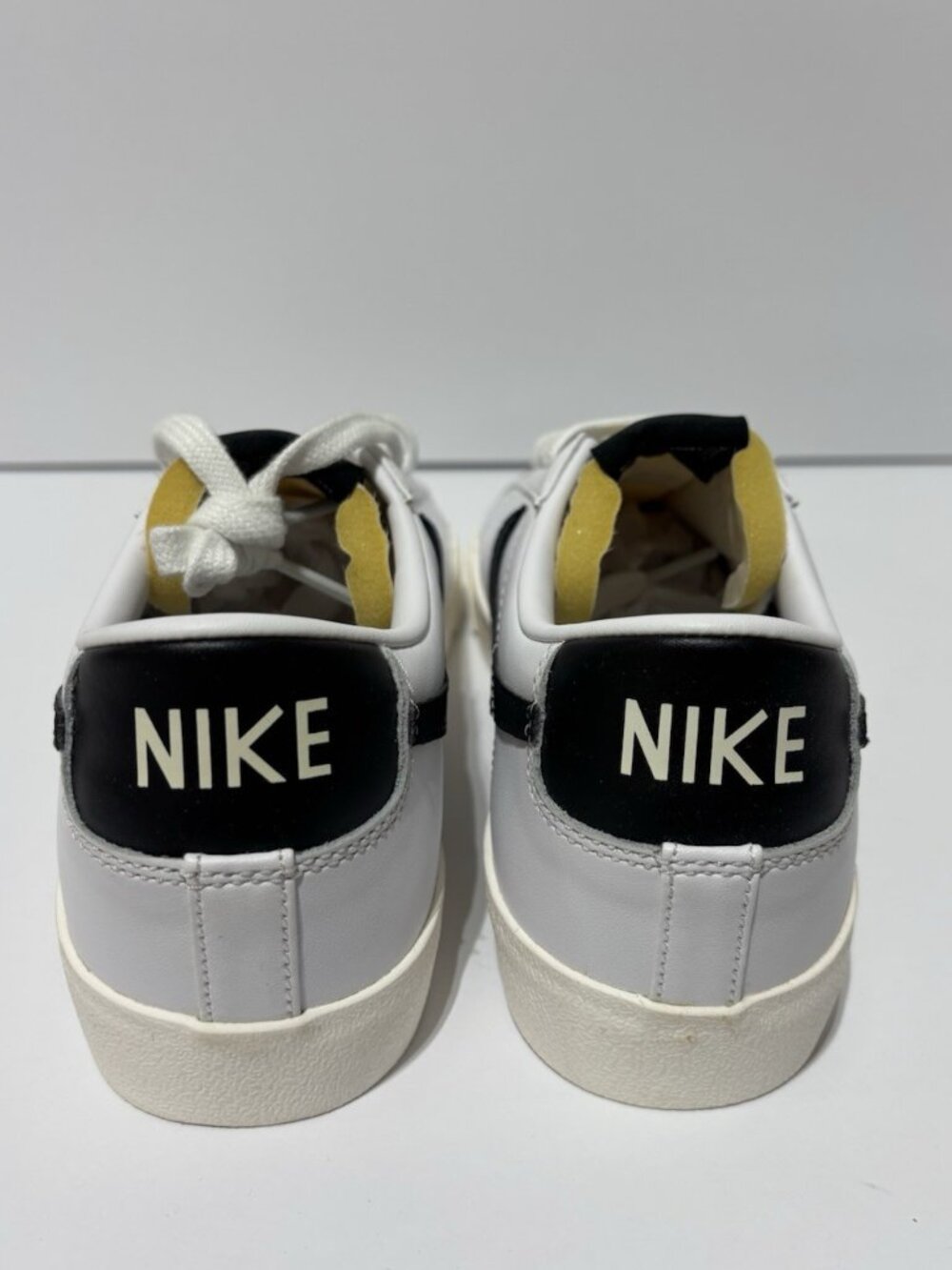 Nike Women’s Blazer Low ‘77 Sneakers White Leather, Size 10 M - Picture 4 of 7